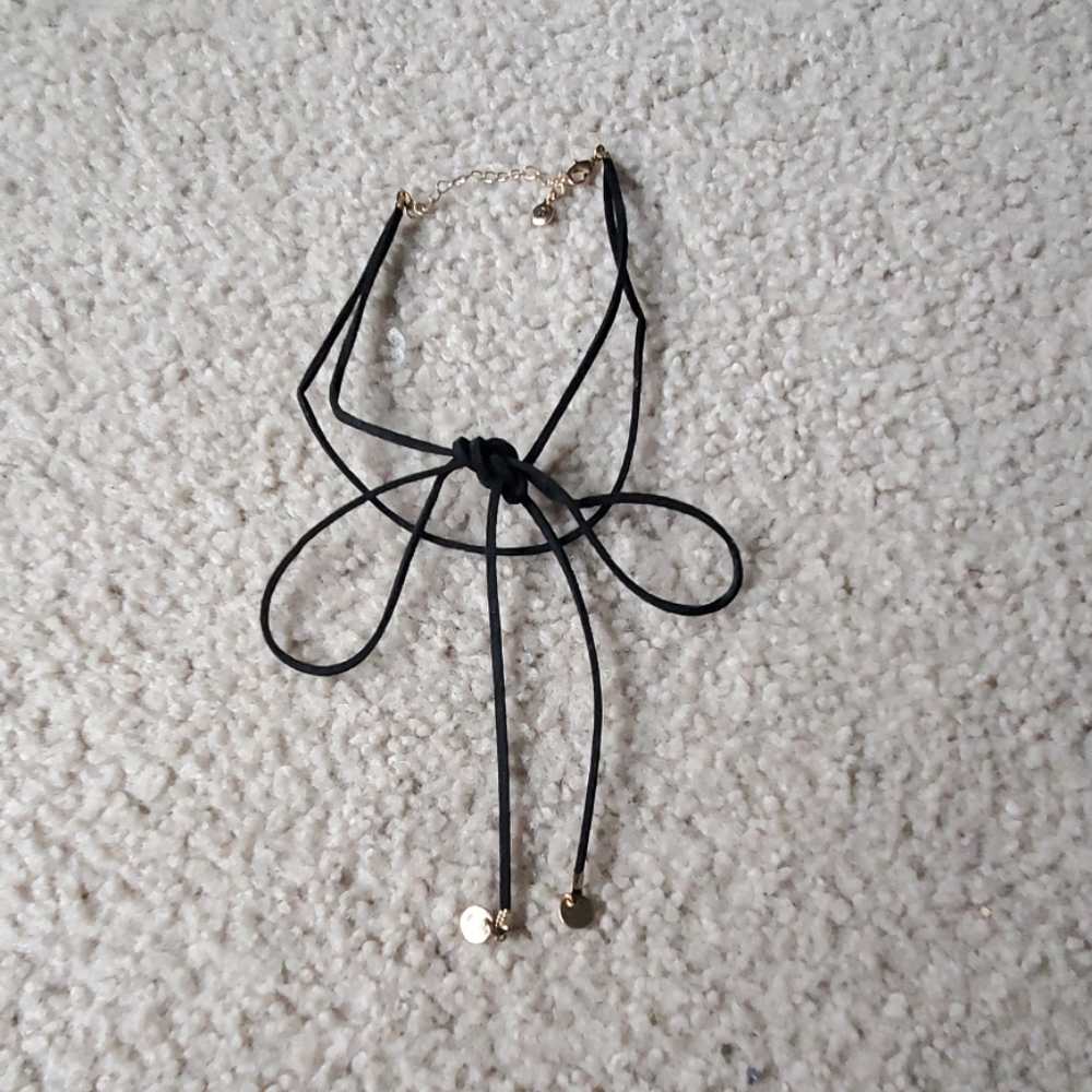 Choker necklace.